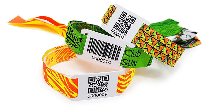 Armbånd med QR-kode eller stregkode