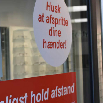 Hold afstand klistermærke - design selv