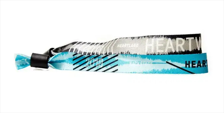 Bæredygtigt armbånd i genbrugsmateriale