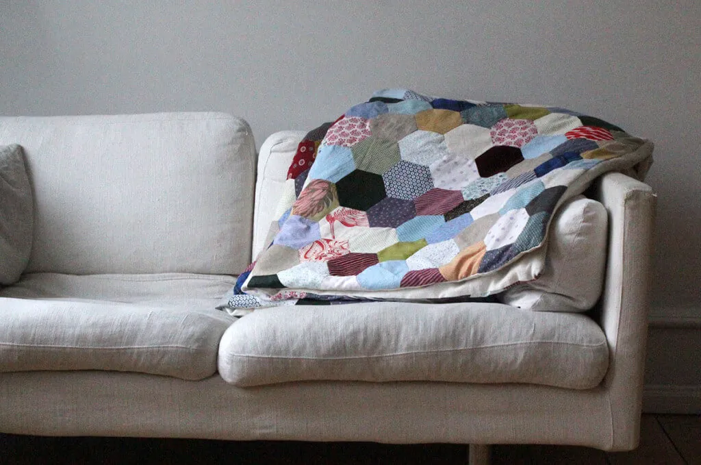 Det færdige patchwork sengetæppe
