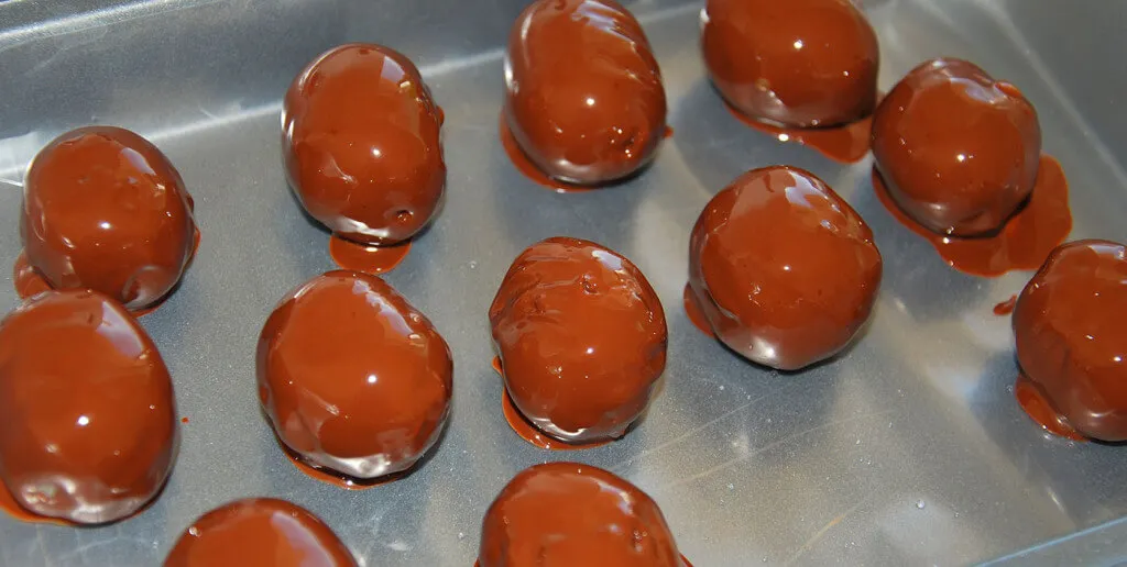 Marcipanæg med chokoladeovertræk