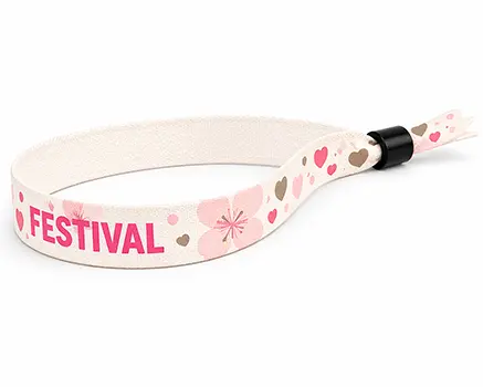 Festivalarmbånd med lyserøde hjerter og blomster