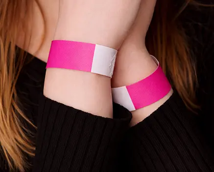 Neonpink papirarmbånd