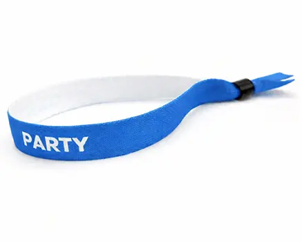 Blå festivalarmbånd