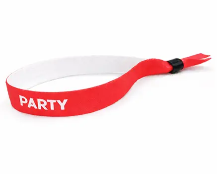 Neonrøde festivalarmbånd