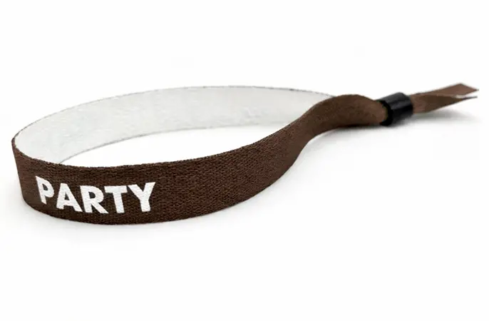 Brune festivalarmbånd