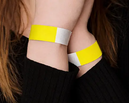 Neongule papirarmbånd