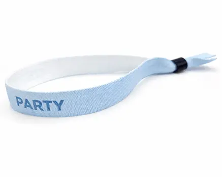 Babyblå festivalarmbånd