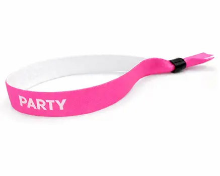 Rosafarvet festivalarmbånd